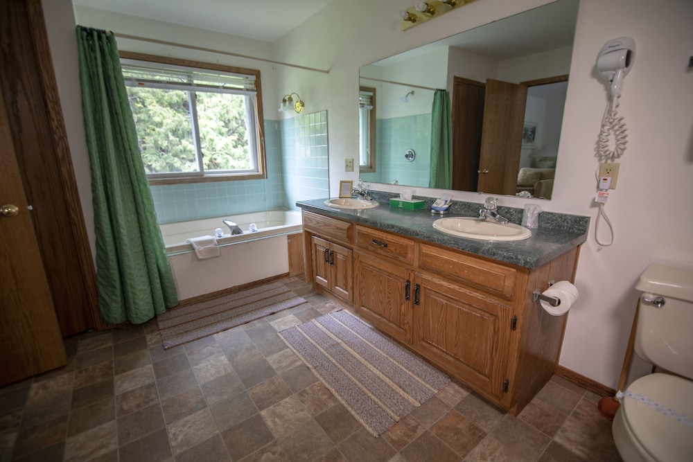 Ridges Inn & Suites