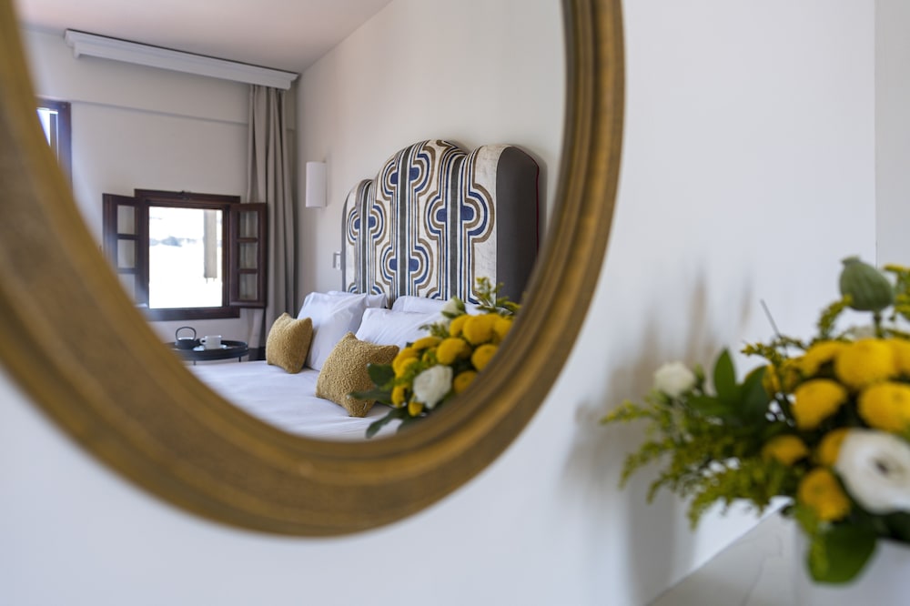 Maris Lindos, Suites and Apartments