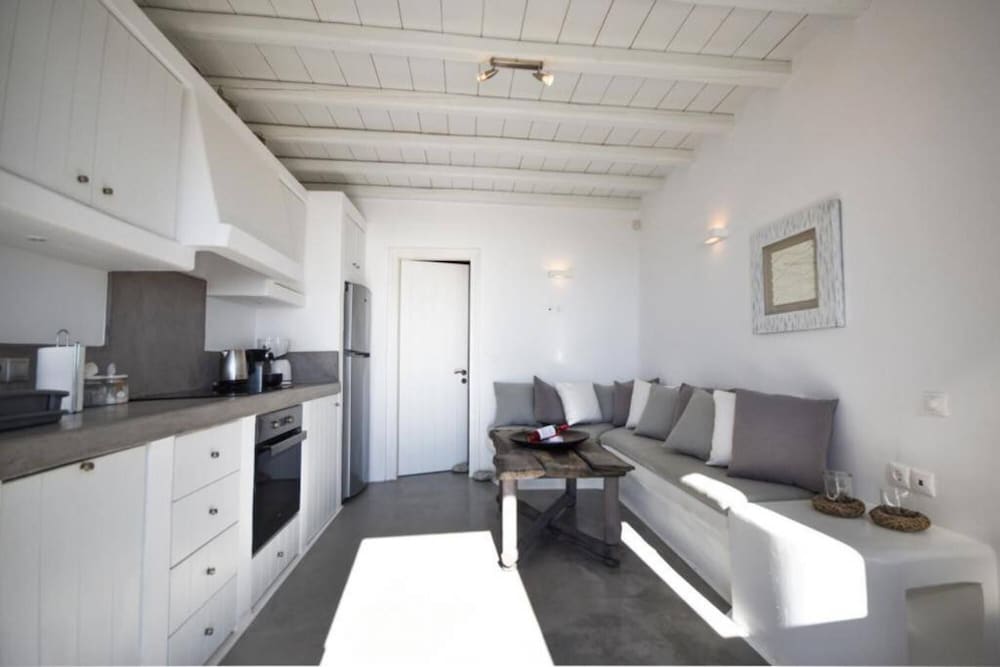 Houlakia Apartment - Shared Pool view 2