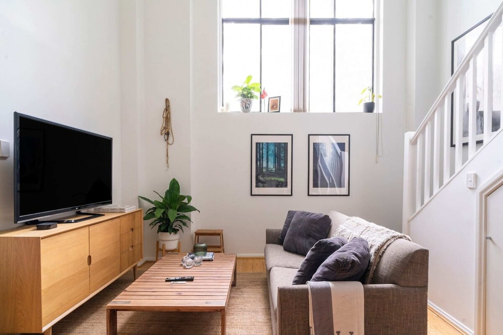 Loft Style Apartment in the Heart of Surry Hills