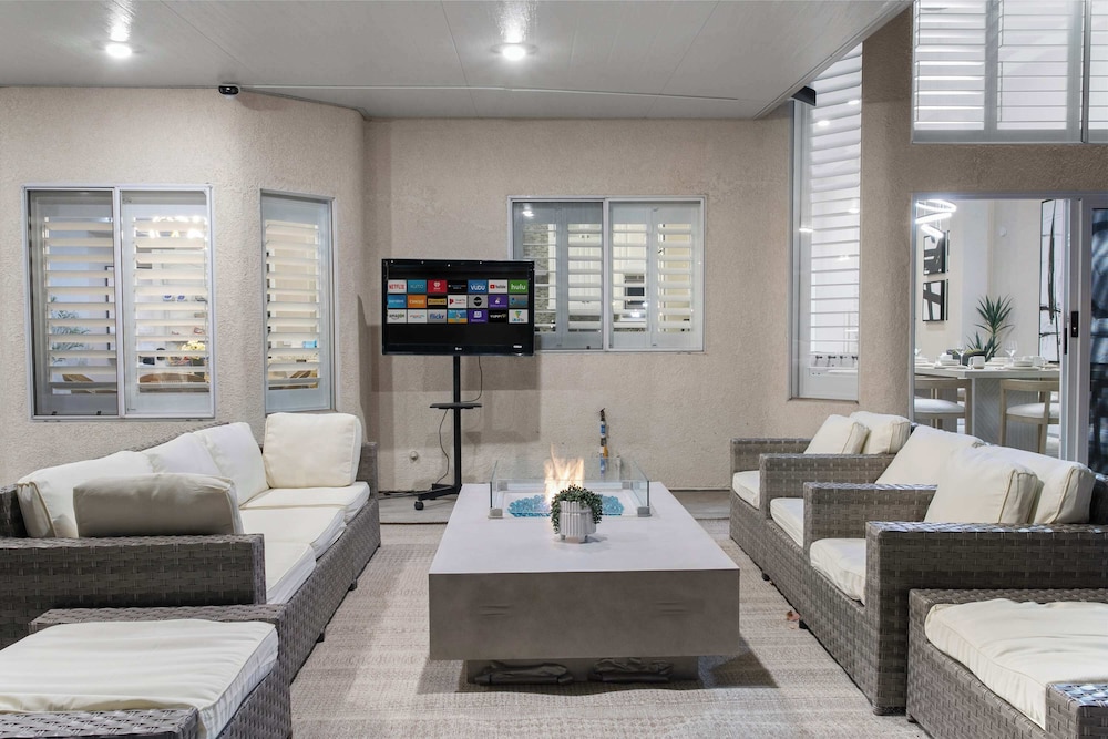 Luxury Pool Home w Theater Games & Mountain View