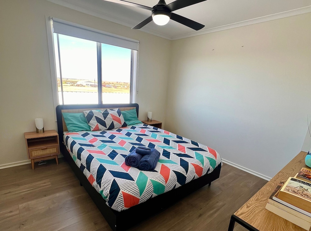 Saltwater Breeze - Ocean Views 5BR Beach House