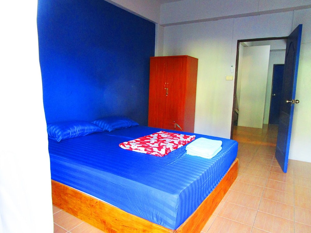 Yai Shop & Rooms view 4