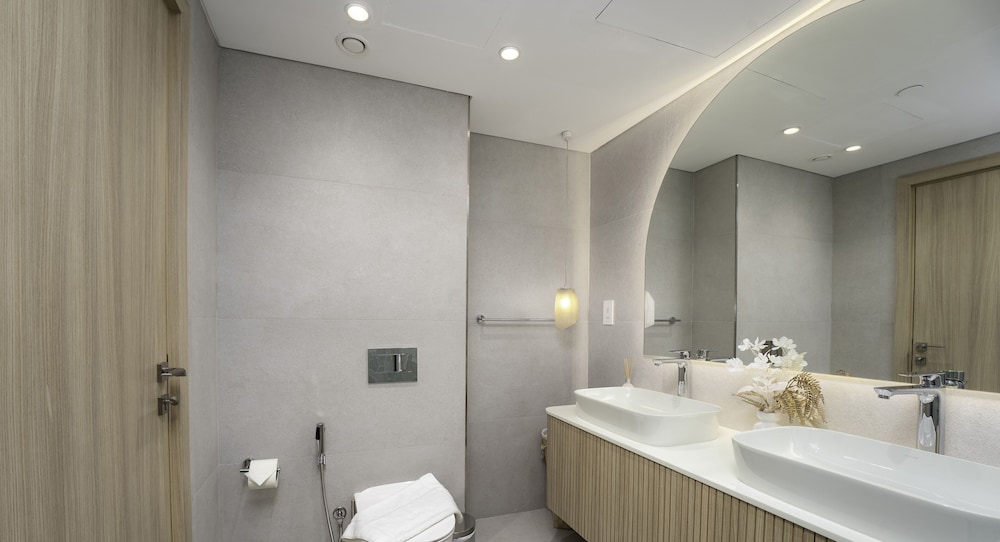 Stunning 2 BR in the heart of Downtown