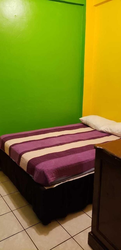 Hostal Guacamayos