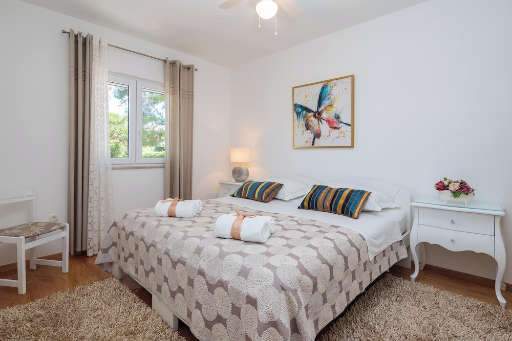 Impeccable 3-bed House in Supetar view 5