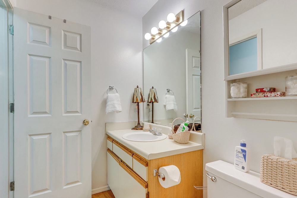 Centrally Located in Nwa; Walk to Wrights Bbq!