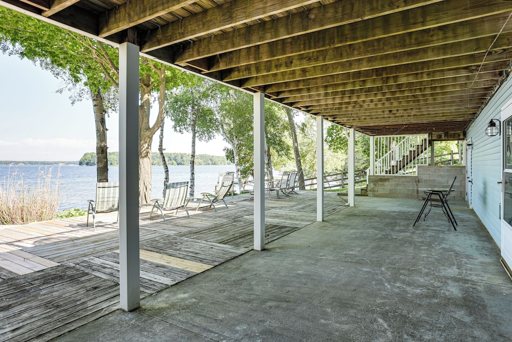 Waterfront Home on Duck Lake: 8 Mi to State Park!