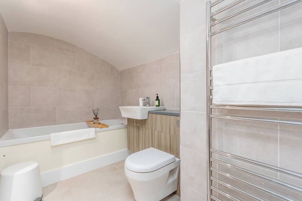 Elegant Townhouse&Basement in Leamington
