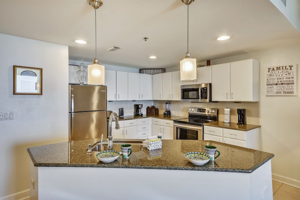 Grand Panama Beach Resort by Book That Condo
