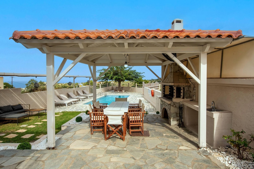 Villa Dimitra With Swimming Pool