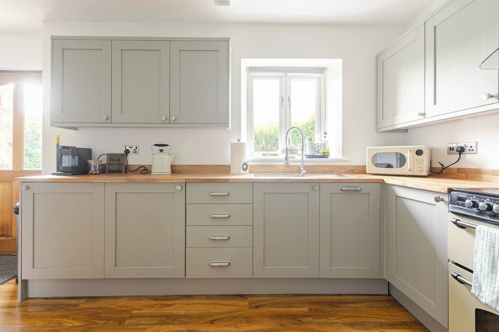 Cottage 4 Miles to Hayle Beach With EV Charger