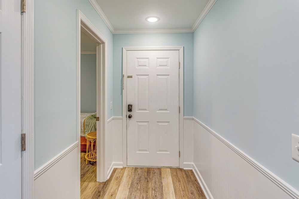 Beachfront Oasis w/ Pool Access in Surfside Beach!