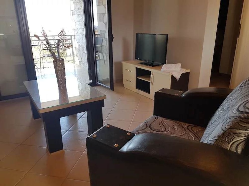 Villa Orestis - Stoupa Garden Getaway