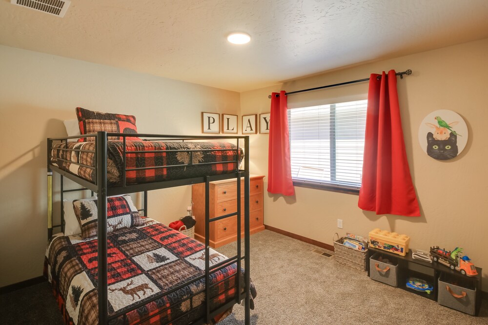 Sandpoint Vacations - Pet-friendly Oldtown Retreat: Hot Tub  Kayaks! - Property Image 4