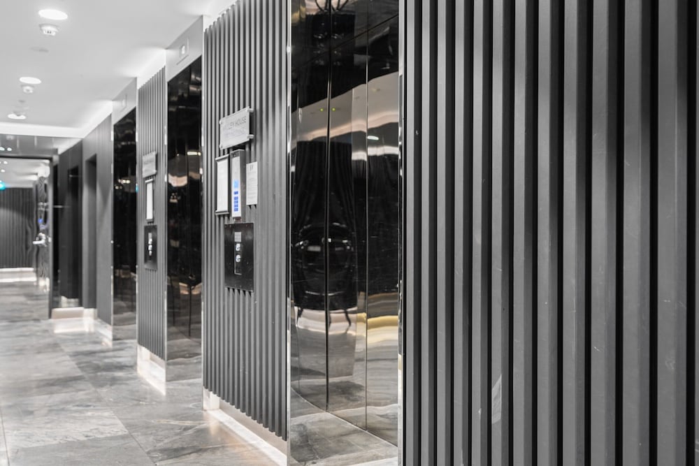 City Escape With Balcony & Resort-style Amenities