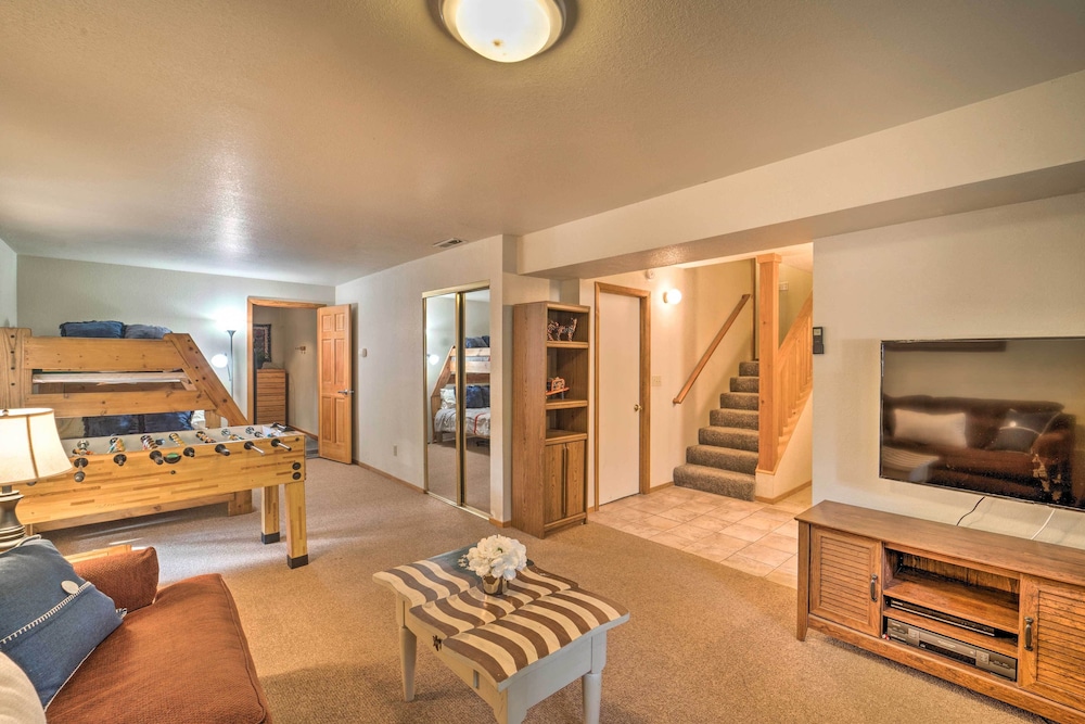 Hot Tub & Deck: Truckee Golf Course Home