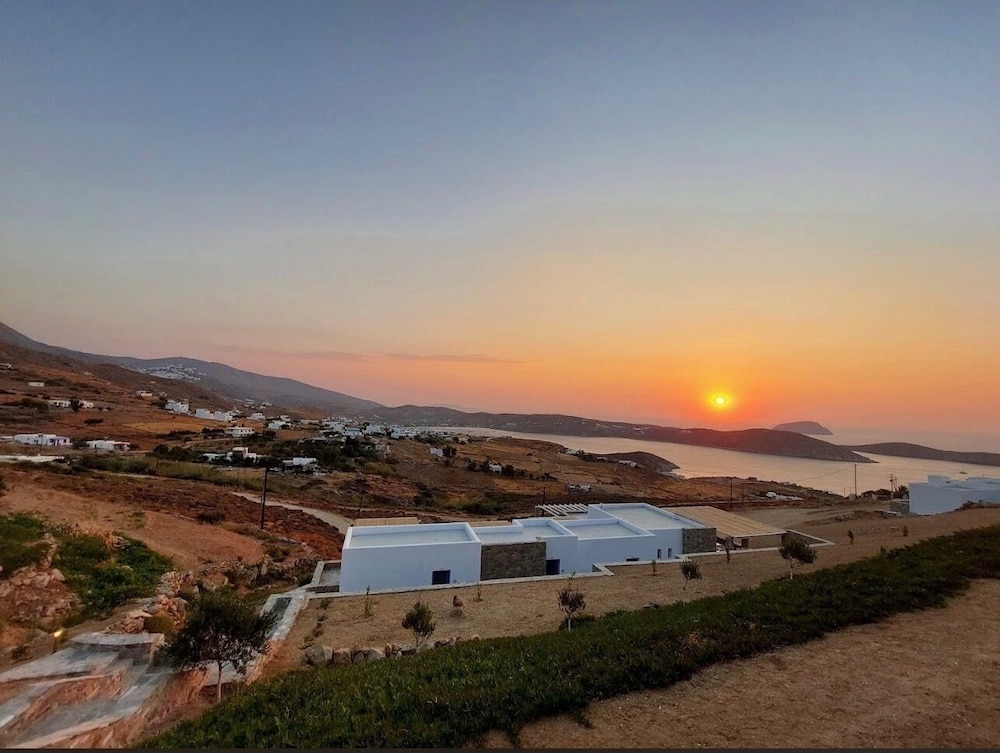 Serifos Blue view 3