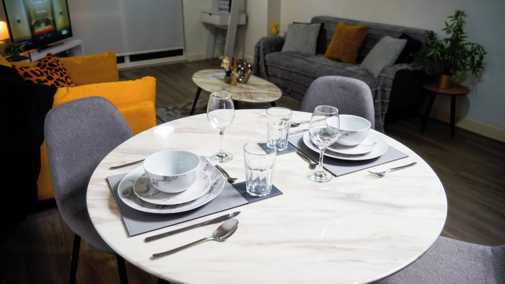 Halo Apartment