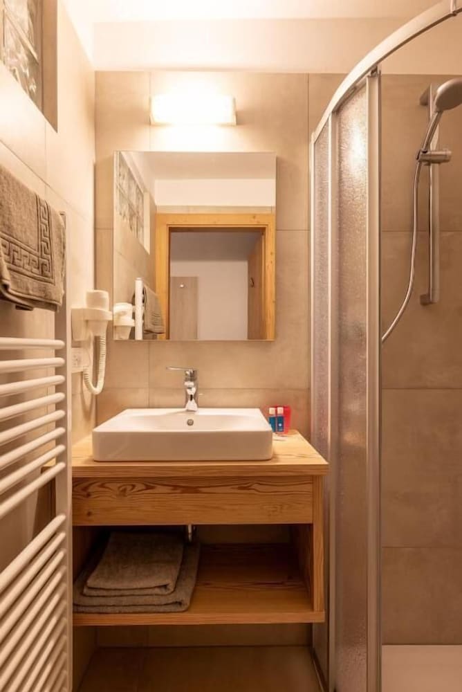 SAN PIETRO Dolomiti Small Budget Hotel