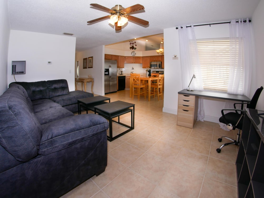 Large Pool With Jacuzzi, Near the Disney Attractions!! view 3