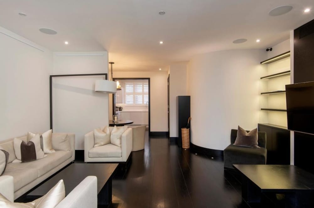 Stunning 5-bed House in London