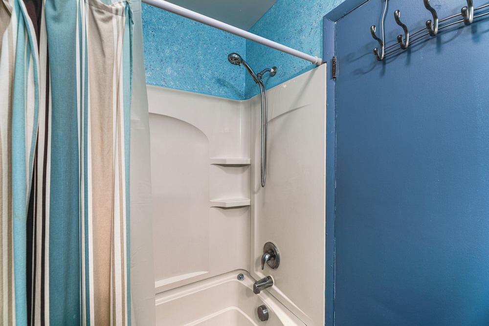 Spacious Family Home: 9 Mi to Ocean City Boardwalk