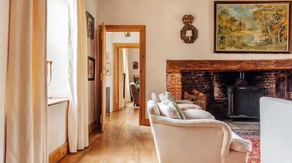 Lavish Tudor Hall Gardens - Sleeps 14 view 2