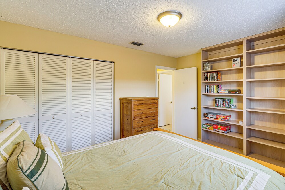 1 Mi to Dtwn Stuart: Bright Home w/ Pool & Spa!
