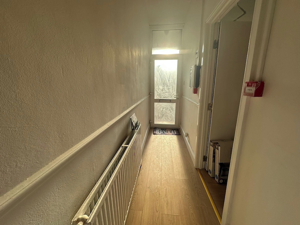 Cosy Croydon Apartment - Close to City Centre