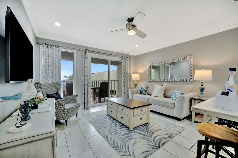 Pearl Suite a Balcony Bayview Suite Htd Pool