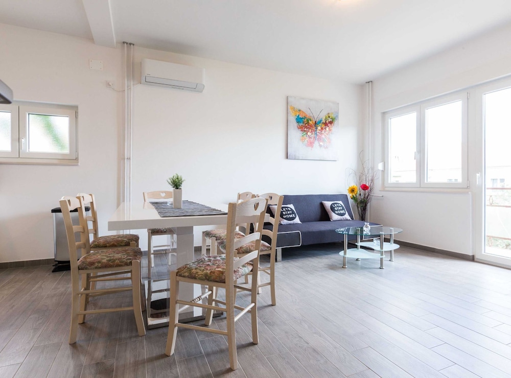 Spacious Zadar Apartments Near Beach