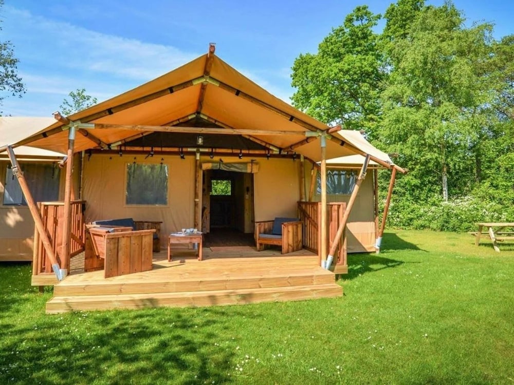 Nice Tent Lodge Near a Lake