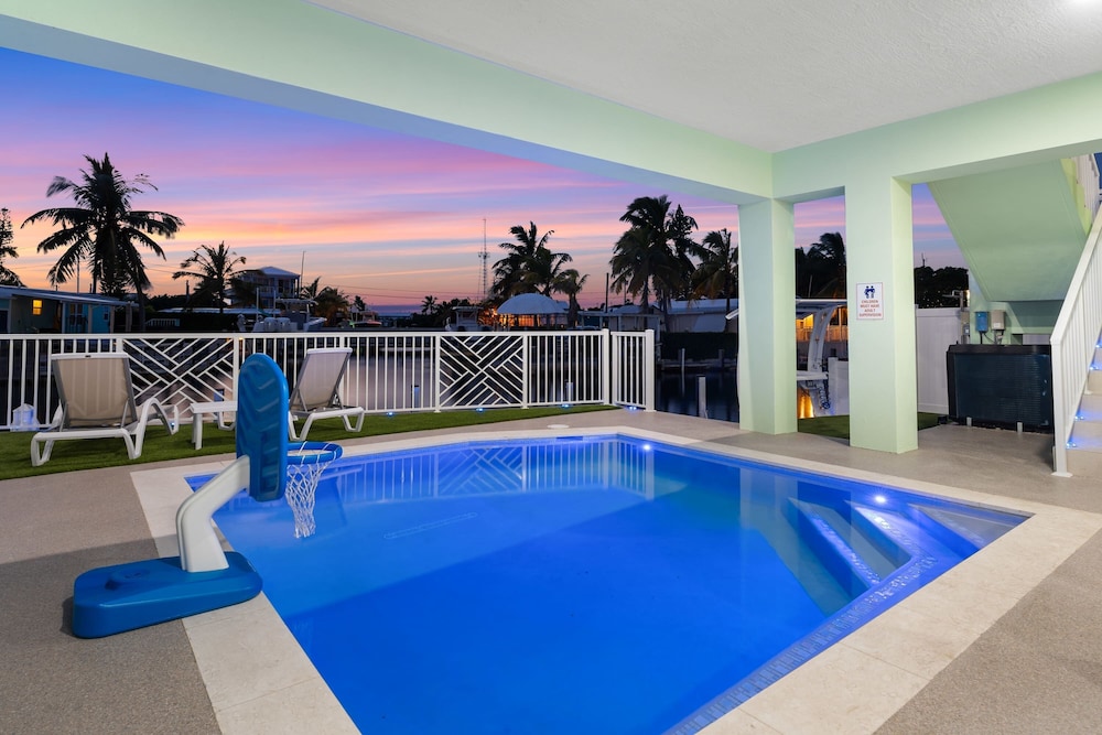 Aqua Verde Waterfront Lux Gem Dock Game Room