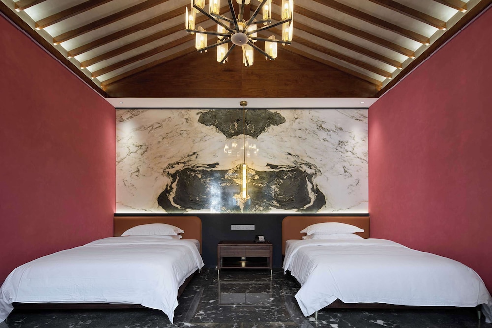 MOONRISE HOTELS & RESORTS