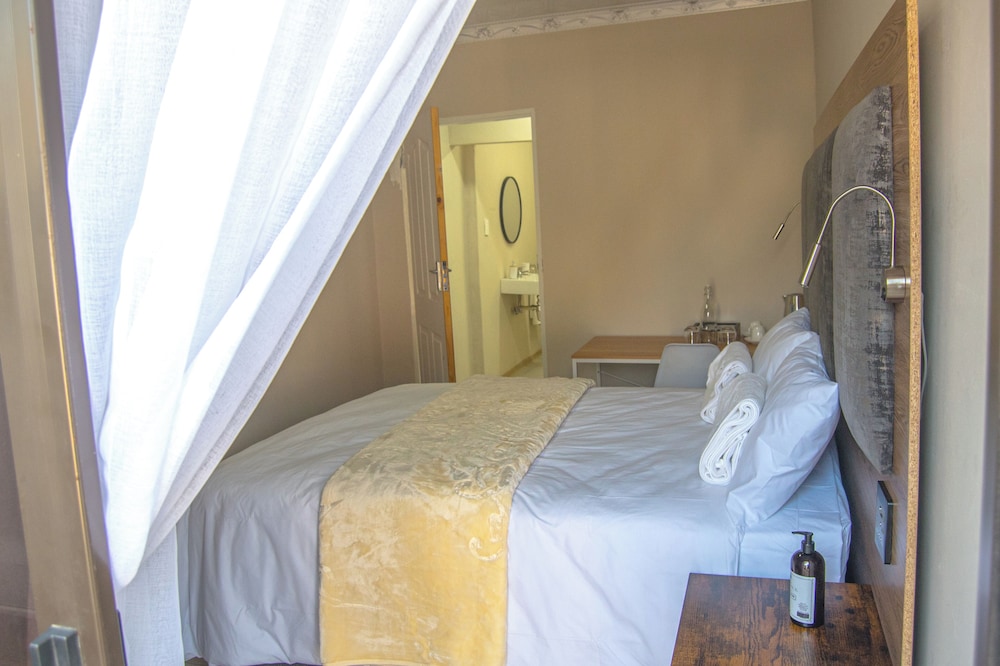 Kololo at 399 Guesthouse & Conference