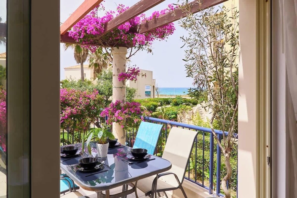 Villa Elias 3BR with Jacuzzi & Pool