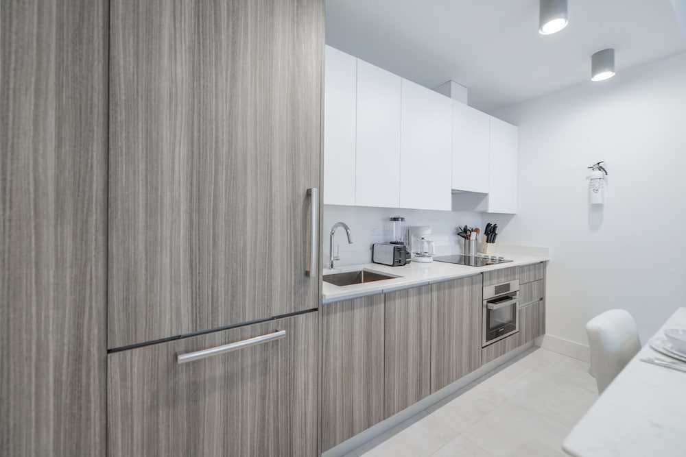 Top Location Stunning Condo in Brickell