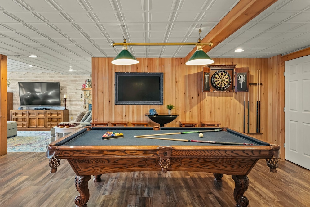 Mountain Escape With Game Room Balcony Stunning Views in the Poconos Christina