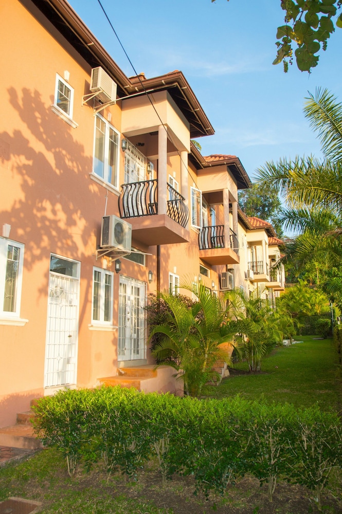 2 Bdrm Apartment at Runaway Bay