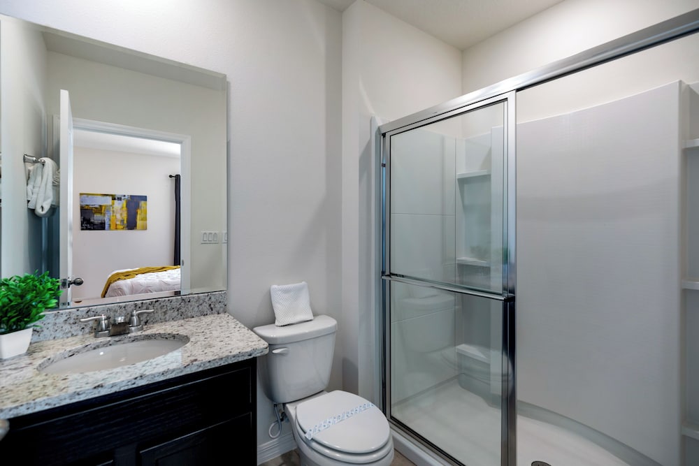 Solterra- LakeView - Private Pool & Spa