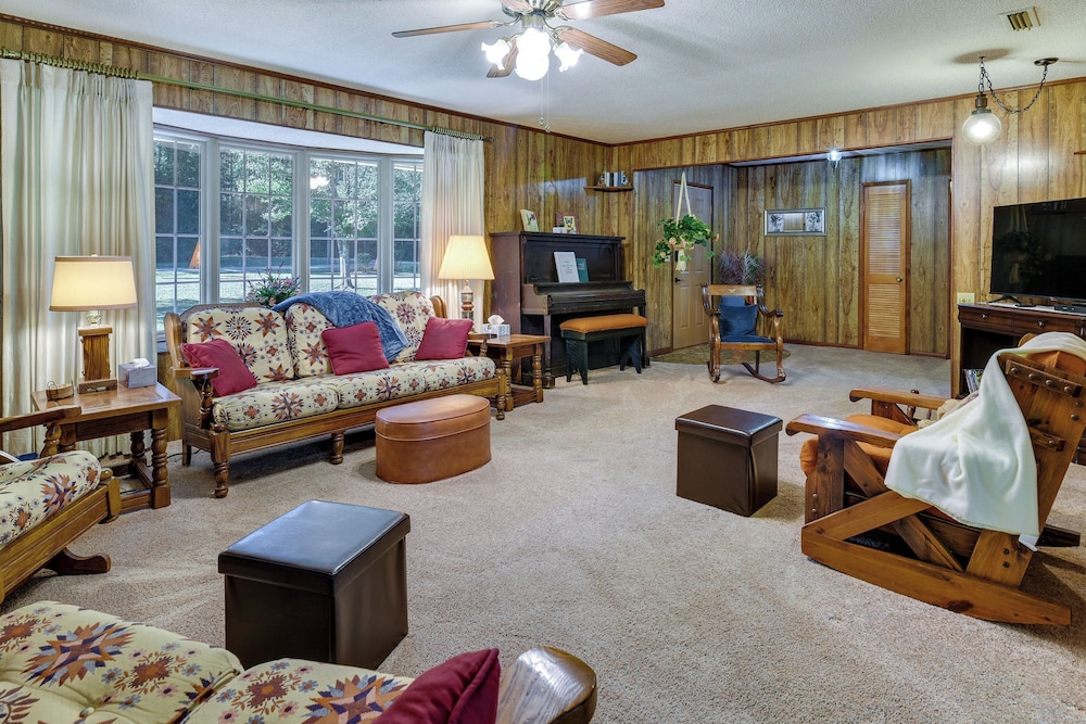 Vintage Chipley Getaway on Large Private Property - Property Image 32