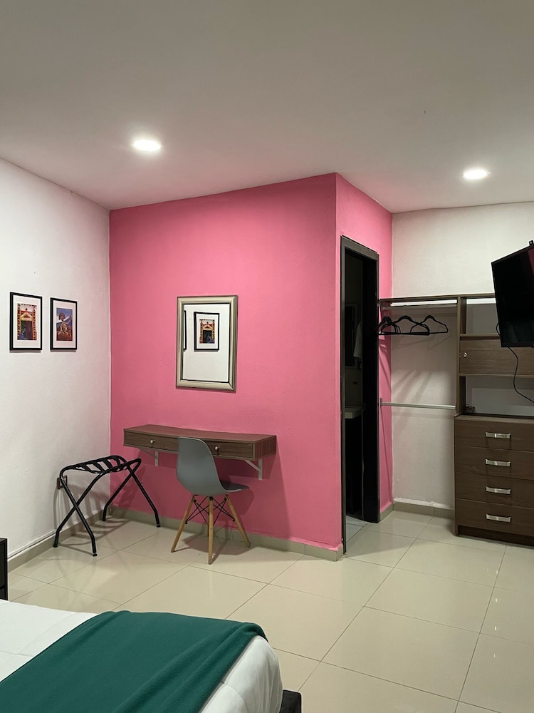 Adhoc Boutique Barrio Antiguo