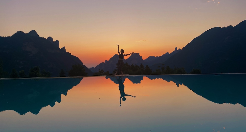 XMAN Sunrise Peaks Resort--Sky Mirror Infinity Pool