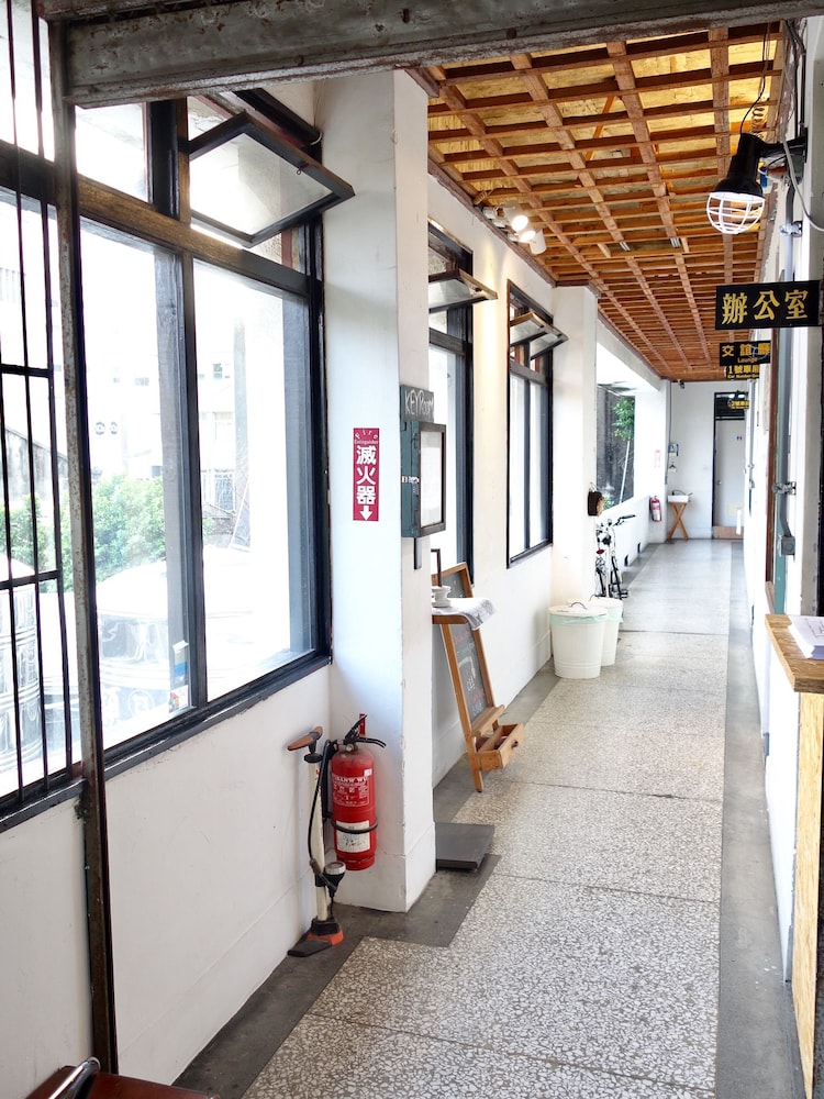 Oldmancaptain Hostel