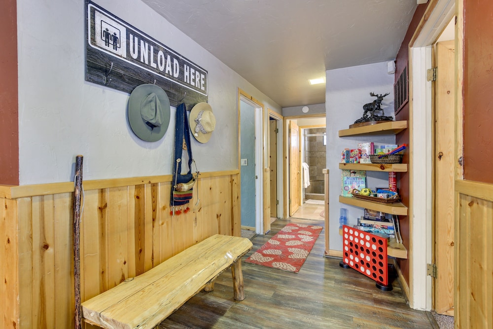 Central Big Bear Lake Retreat w/ Private Hot Tub!