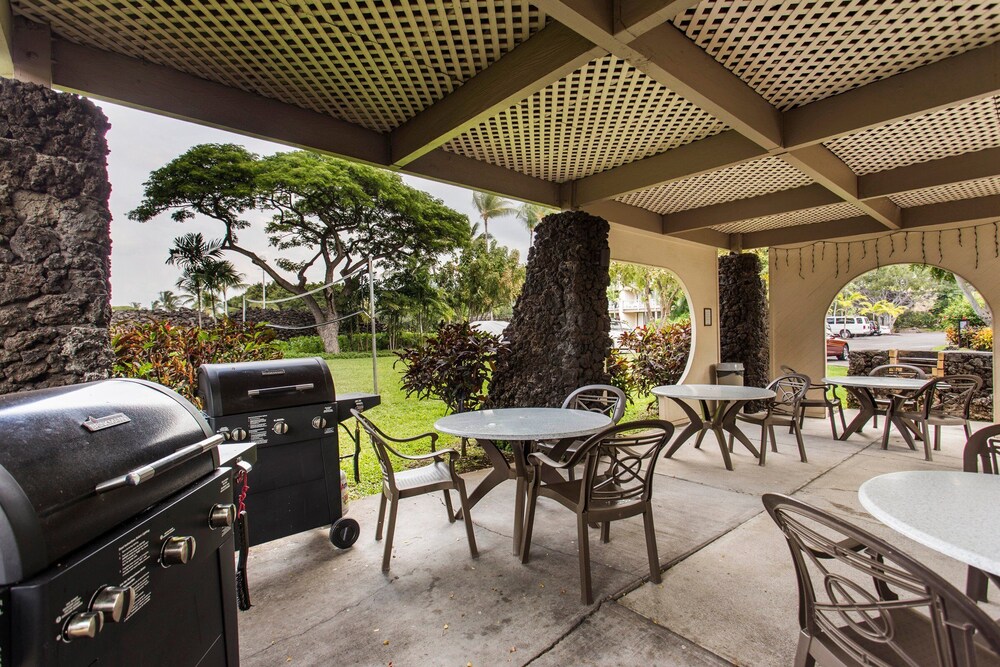 Exquisite Oceanfront Beautifully Upgraded Corner Unit - Vrkcv
