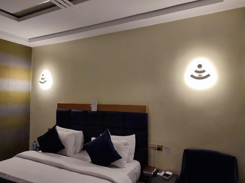 STRONG MARK APARTMENTS