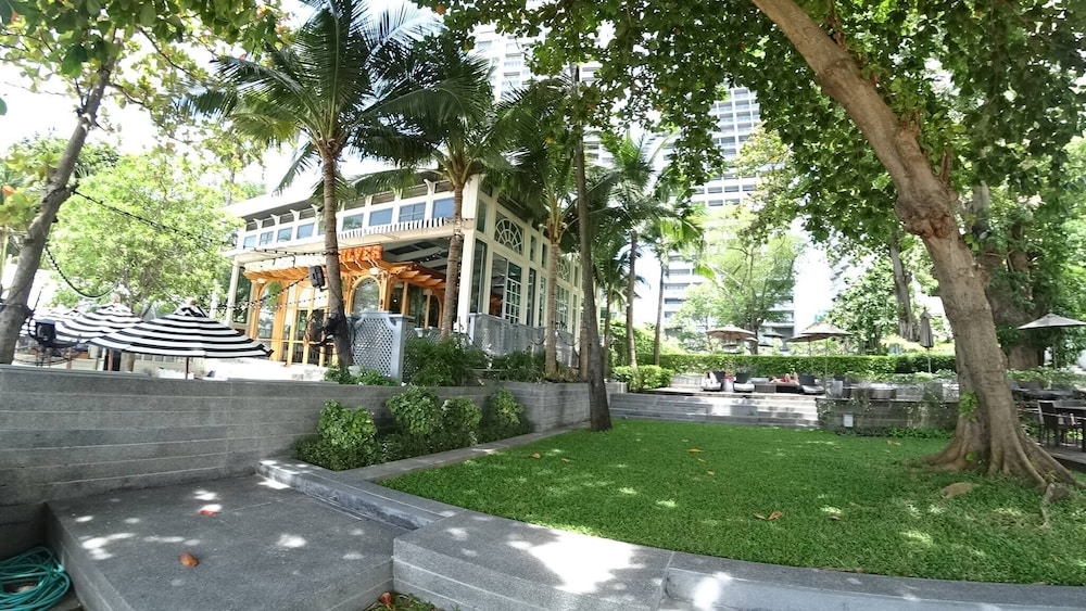 Luxury Large One Bedroom Seaview Serviced Apartment at Wongamat, Pattaya