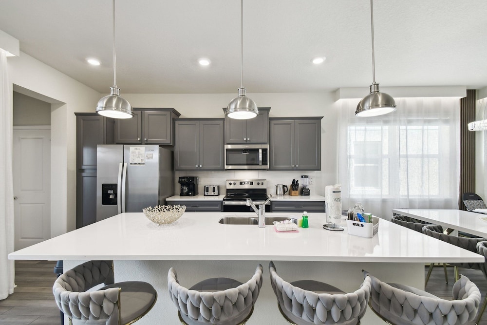 5 BD En-suites, Game Room, Pool, Sleeps 14, Disney
